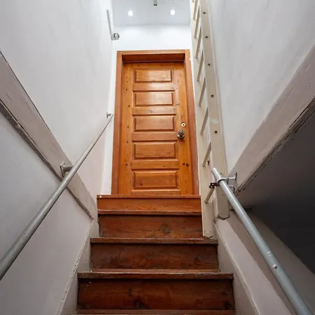 Calcada Do 50 4º ליסבון